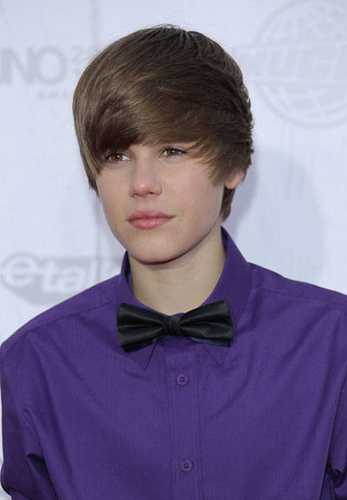 Justin Bieber in violet shirt