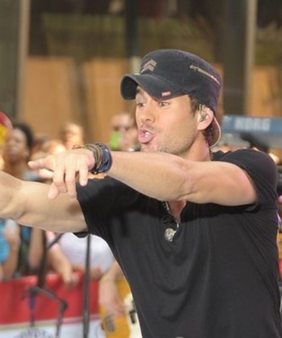 Enrique Iglesias appeals to the public