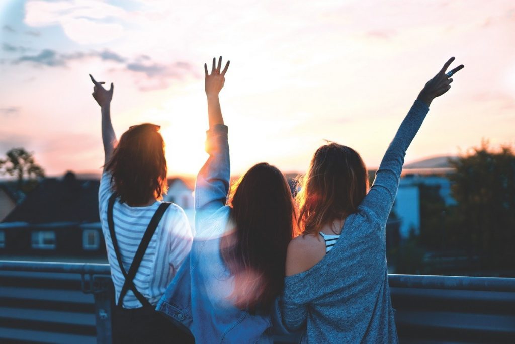 4 Tips on Establishing Stronger Bonds With Female Friends