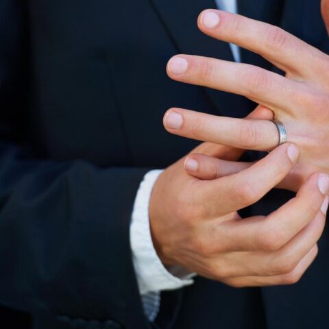 7 Reasons Why Men Prefer Not to Wear Wedding Rings