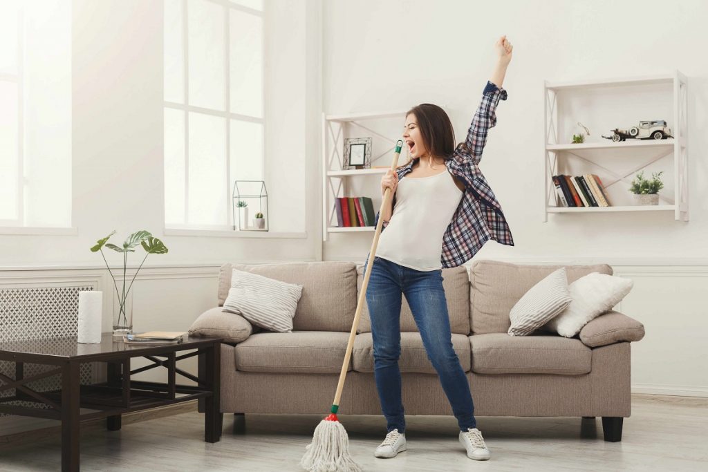 7 Disadvantages and Advantages of Living Alone