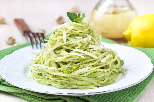 Linguine with Avocado and Arugula Pesto