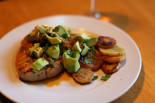 Tuna-with-avocado-kiwi-salsa