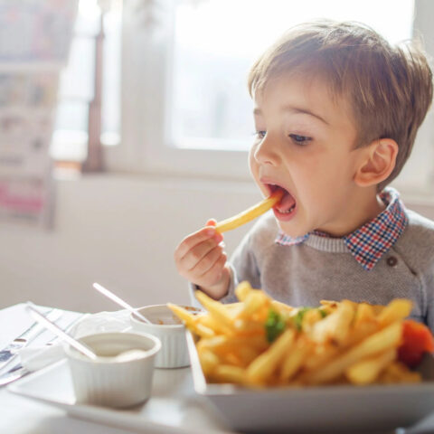 6 Tricks to Prevent Children from Eating Junk Food