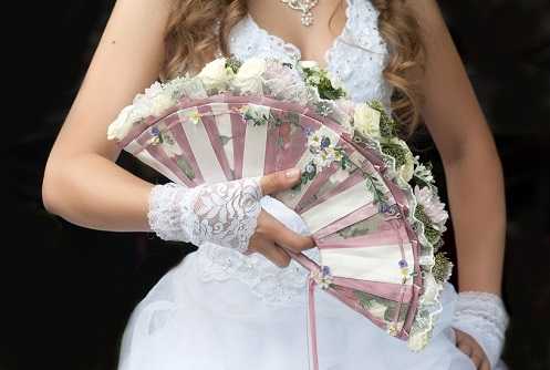 Fan wedding bouquet