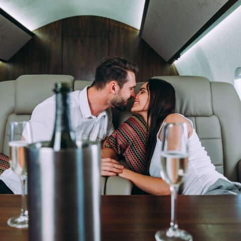 7 Advantages of Dating a Rich Man