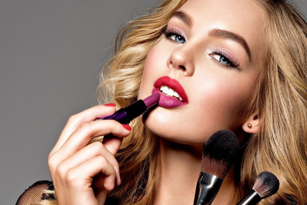 10 Common Celebrity Makeup Mistakes You Should Avoid