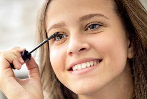 Use a Light Hand With Mascara