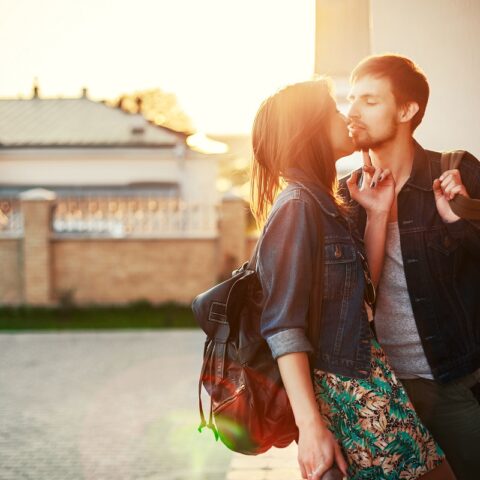 7 Simple Ways to Intrigue a Man and Be Mysterious to Him