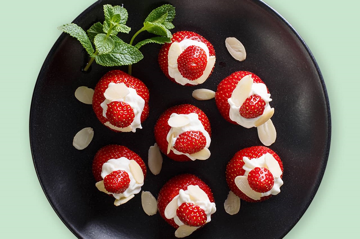 Cheesecake stuffed strawberries