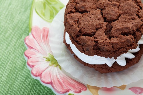 Cookies with marshmallow cream filling