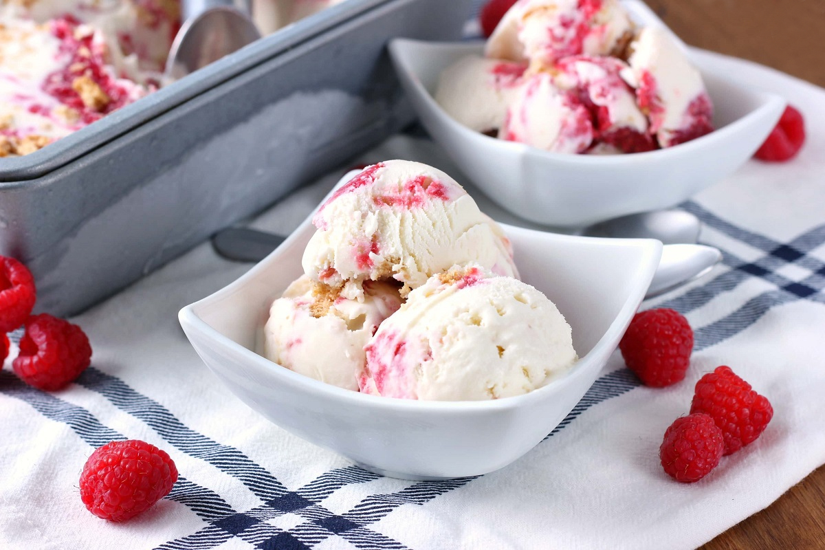 Raspberry cheesecake ice cream