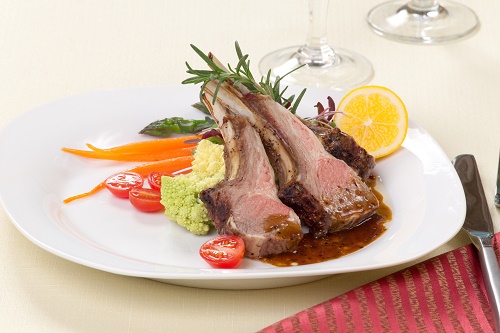 Roast lamb with lemon