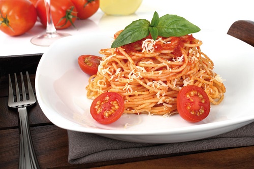 Spaghetti with Basil Tomatoes and Cheese