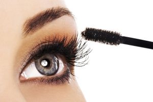 10 Simple Ways to Apply Mascara Like a Pro