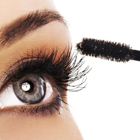 10 Simple Ways to Apply Mascara Like a Pro