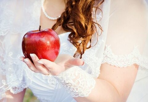 Image of Apple of Your Eye: Incorporating Fall’s Quintessential Flavor Into Your Wedding
