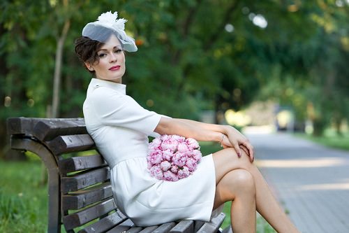 Hats and veils do work with short wedding dresses