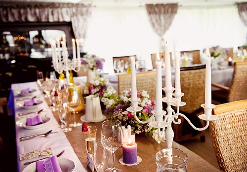 Present the food with vintage style