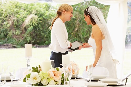 Work out how much you wish to tip each vendor