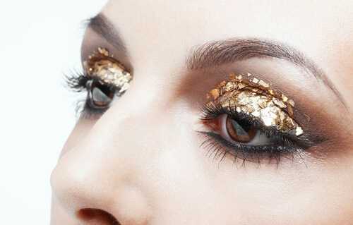 Gold and glitter Christmas Makeup