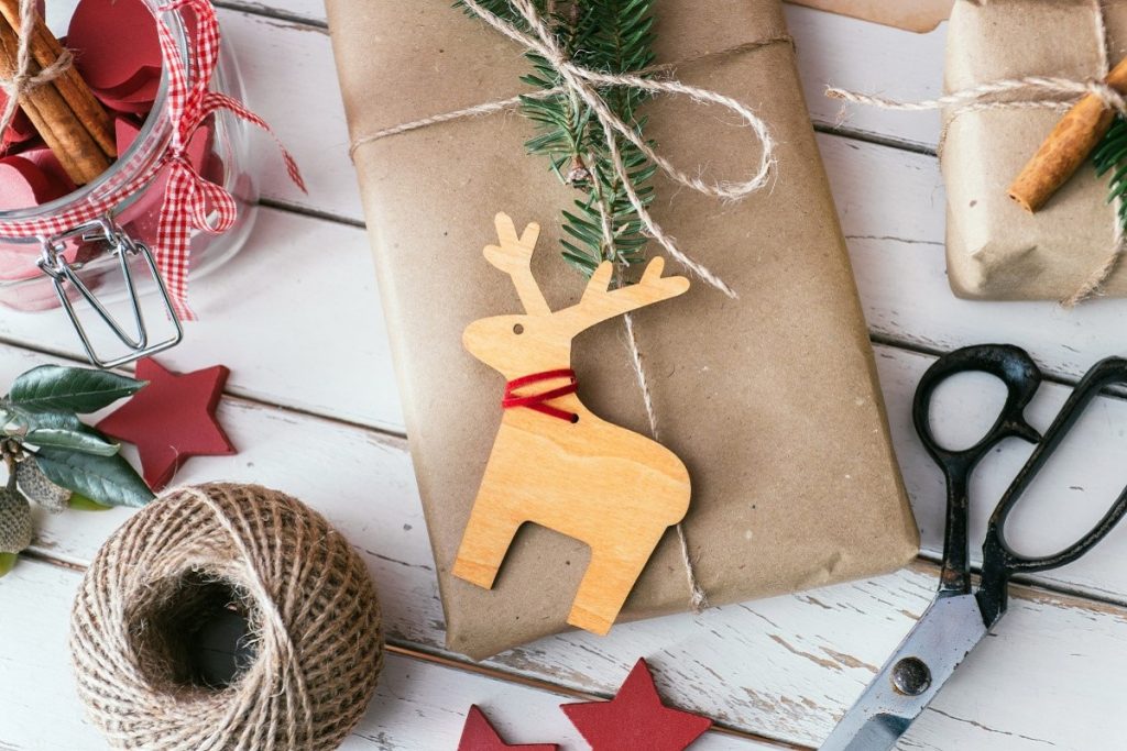 11 Easy and Cheap Christmas Crafts