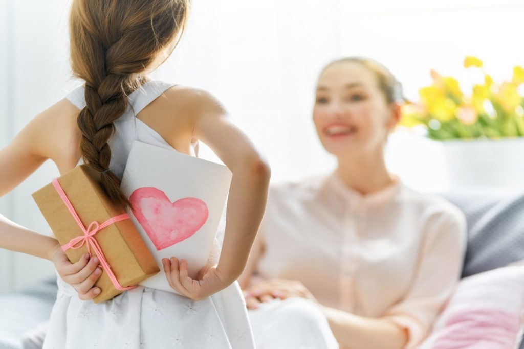 7 Awesome Valentine’s Day Gift Ideas for Single Moms