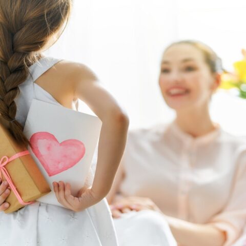 7 Awesome Valentine’s Day Gift Ideas for Single Moms