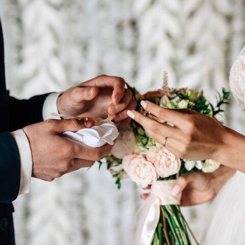 10 Wedding Traditions to Keep Forever