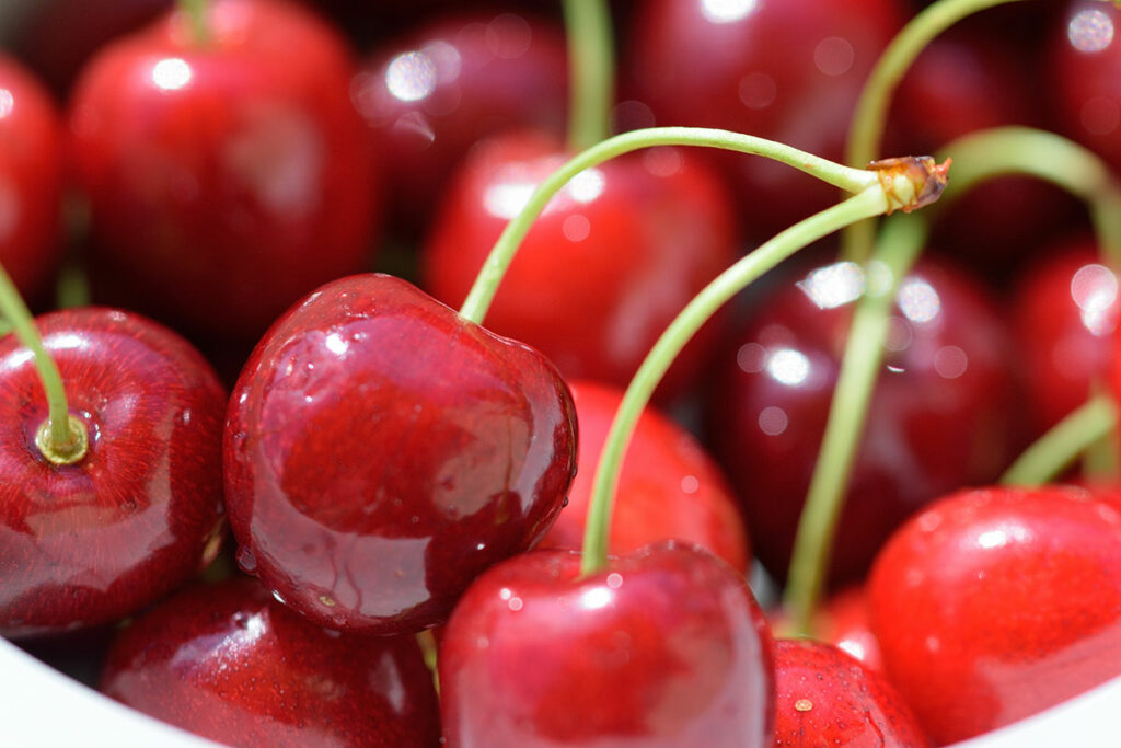 8 Health Benefits of Cherries + Dairy-Free Cherry Smoothie Recipe