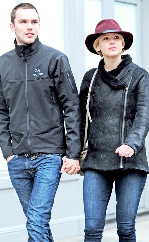 Black Jacket, Skinny Jeans, Black Boots, Burgundy Hat