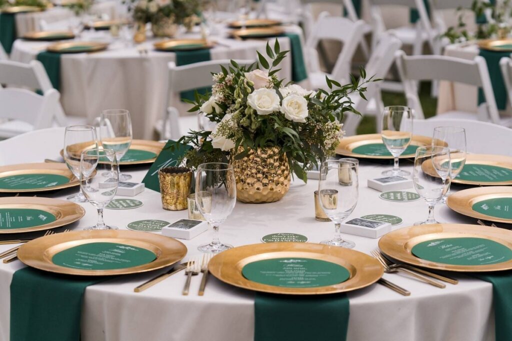 10 Fabulous Emerald-Themed Wedding Ideas