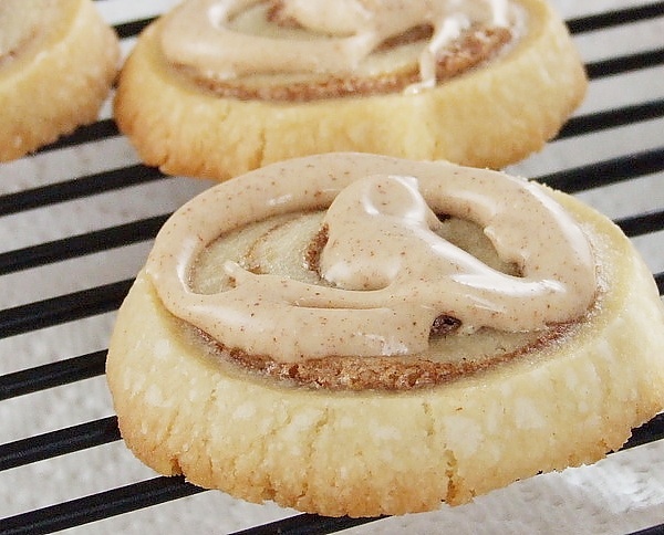 cinnamon bun cookies