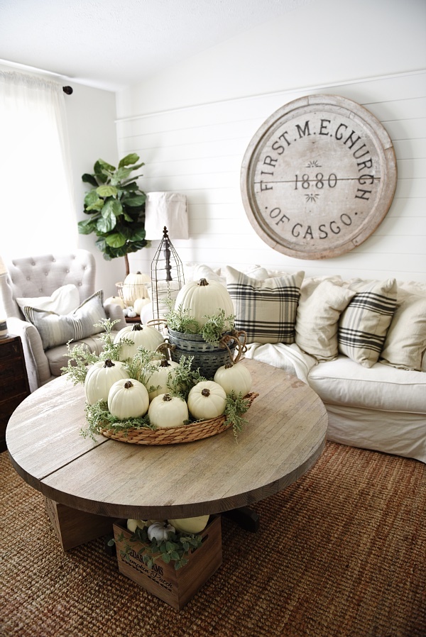 decorate-your-coffee-table-with-white-pumpkins