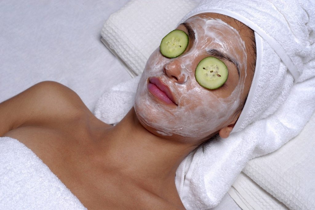 7 Best Foods to Add to Your Homemade Face Mask