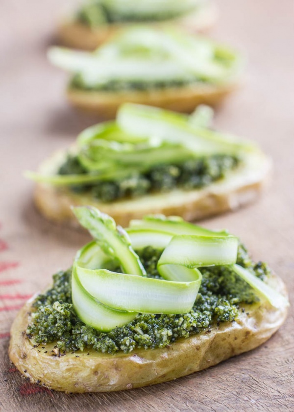 Potato Slices with Vegan Pesto and Asparagus