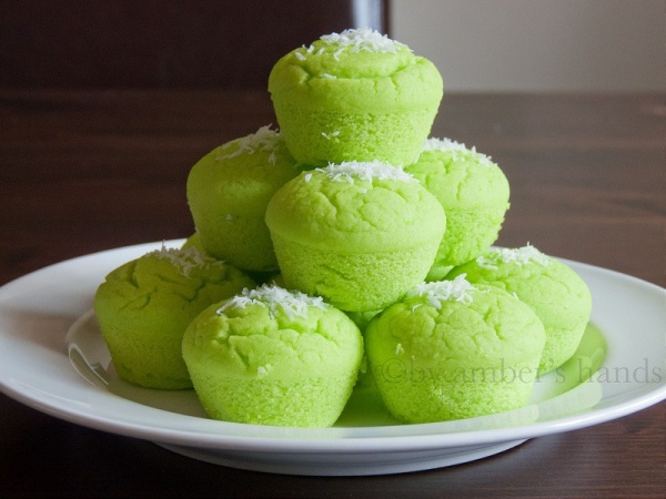 Vegan Coconut Pandan Steamed Rice Cakes