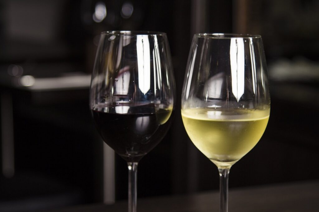 The Major Fights White Wine Drinkers Have With Red Wine Drinkers