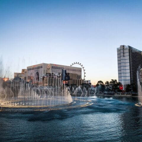 10 Amazingly Beautiful Fountains around the World