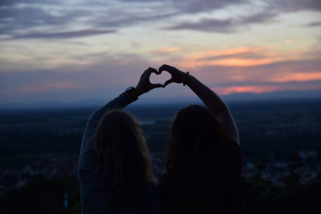 6 Creative Ways to Have Fun With a Long Distance Best Friend