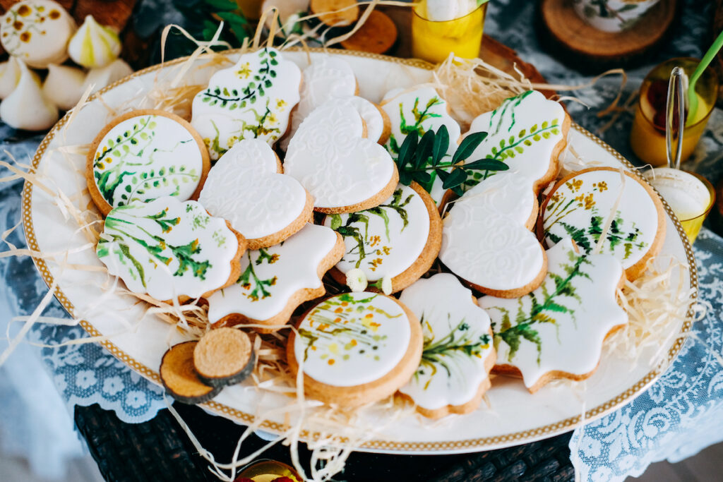 10 Absolutely New Ways to Decorate Your Cookies