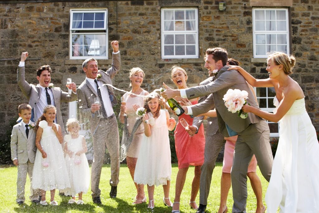 10 Fabulous Ways to Entertain Your Wedding Guests