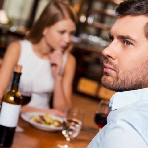 9 Warning Signs You Are Dating the Wrong Guy