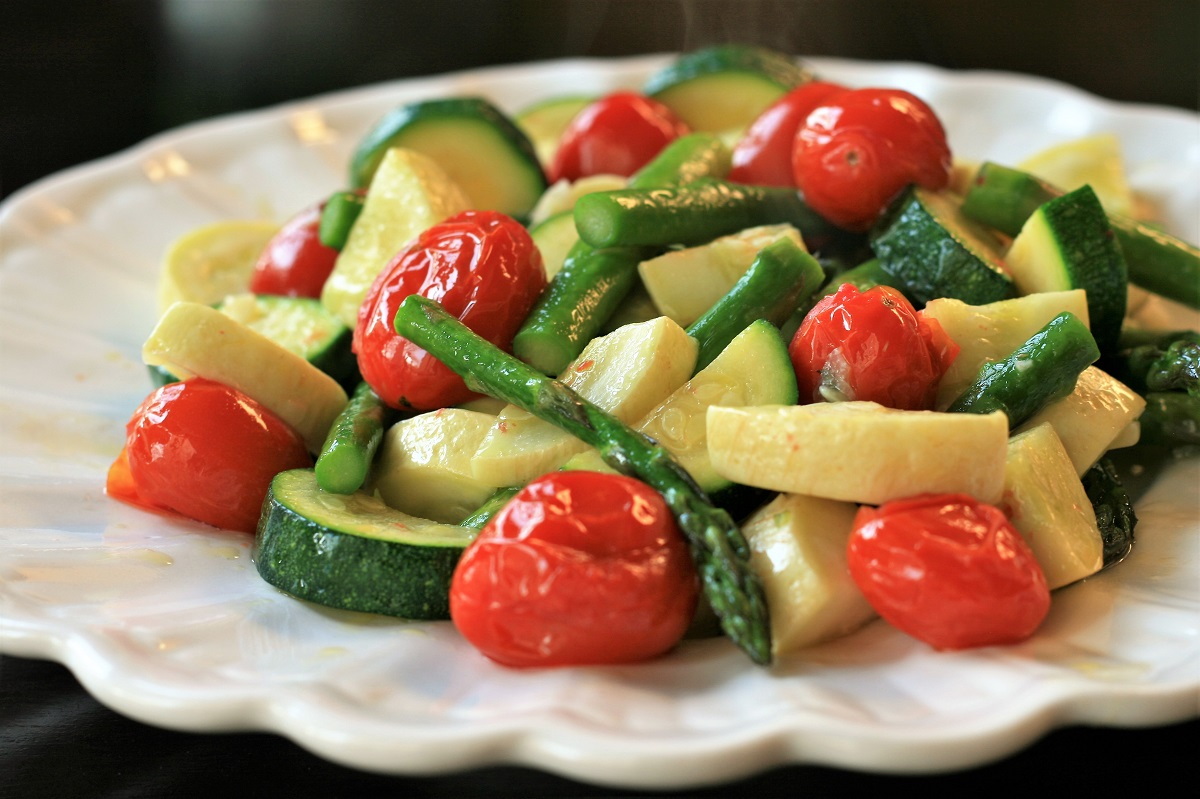 Grilled tomato salad