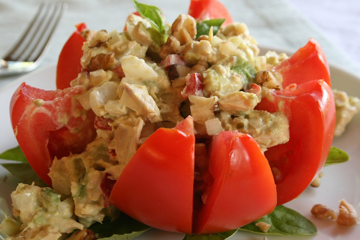 Tuna-stuffed tomatoes