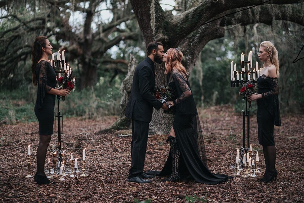 10 Awesome Halloween Wedding Ideas