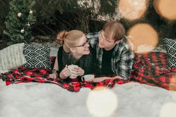 Christmas Date Ideas Have a snow picnic