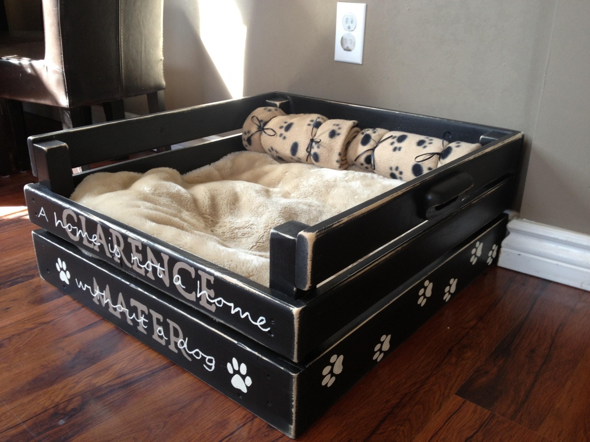 A rustic pallet bed