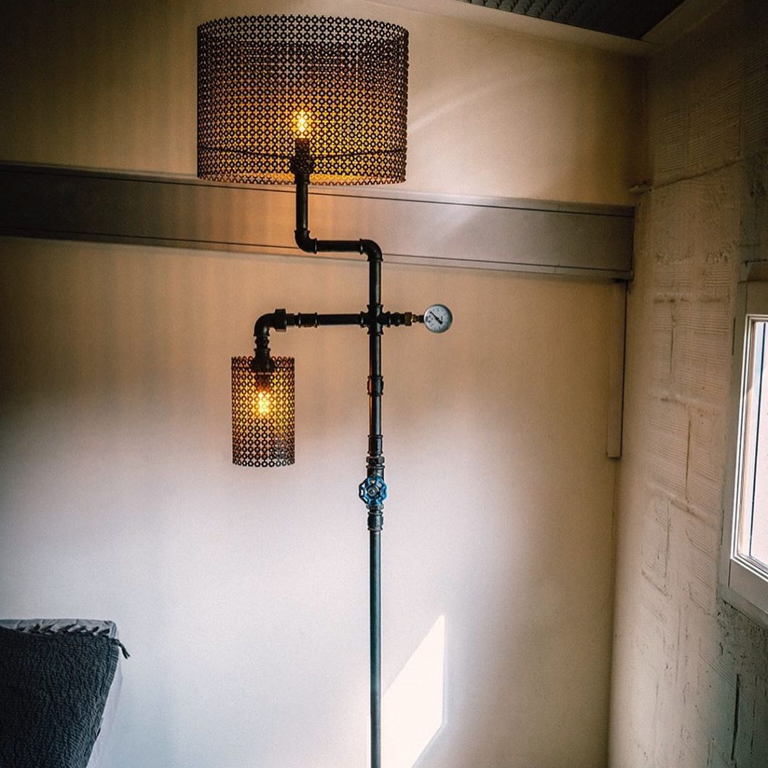 The plumbing lamp