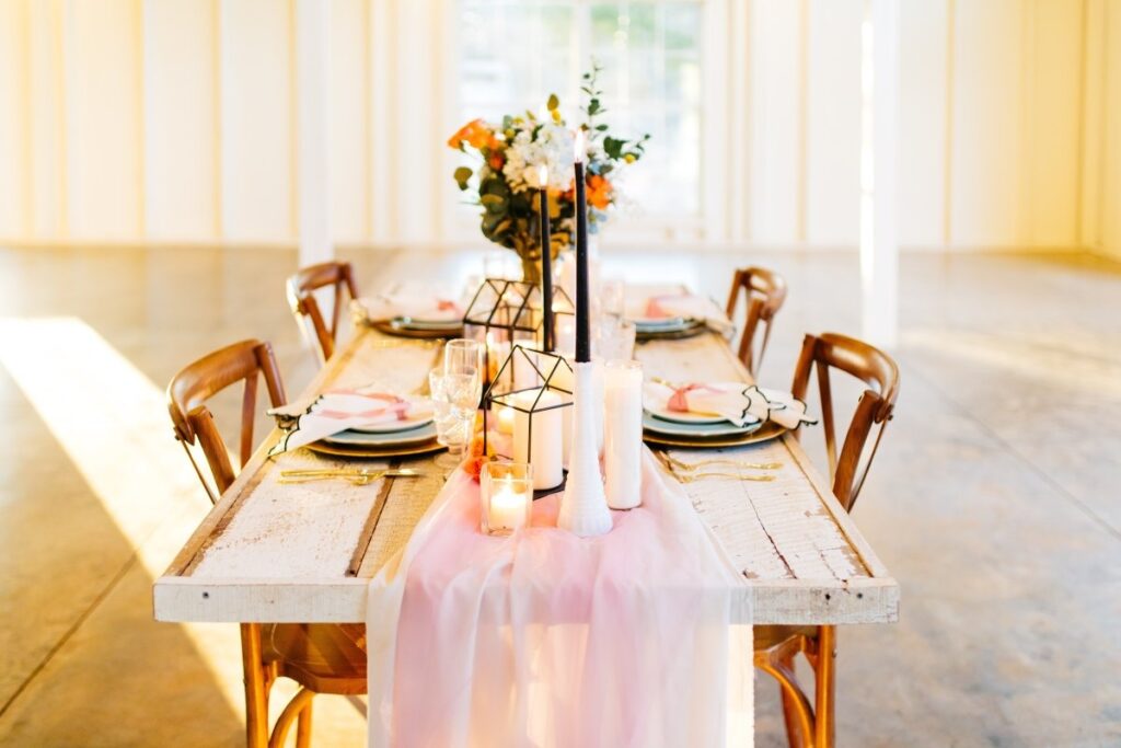 10 Incredibly Beautiful DIY Table Runners